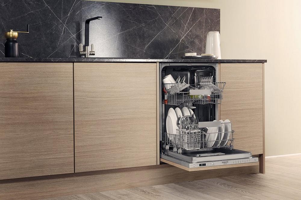 Hotpoint HSICIH4798BI Built-in Slimline Dishwasher