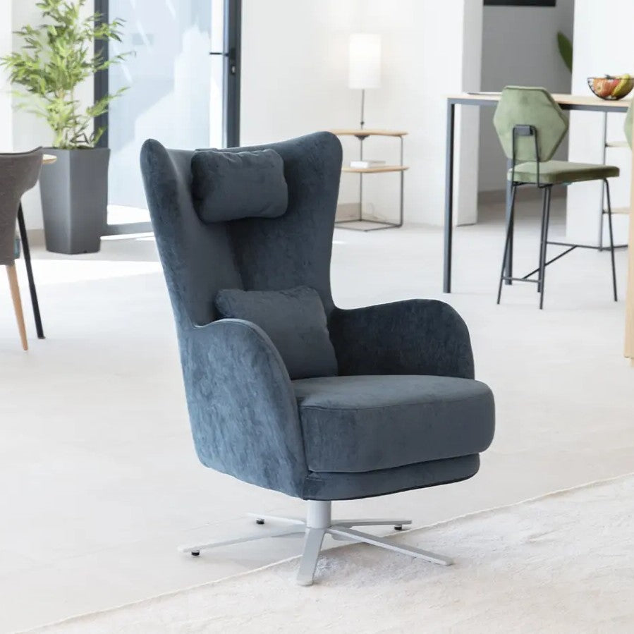 Fama Kylian Swivel Armchair