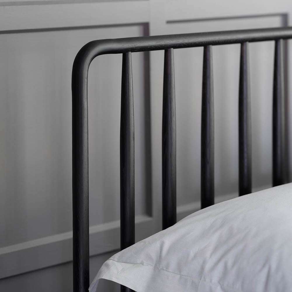 Harbin 5' Spindle Bed Black
