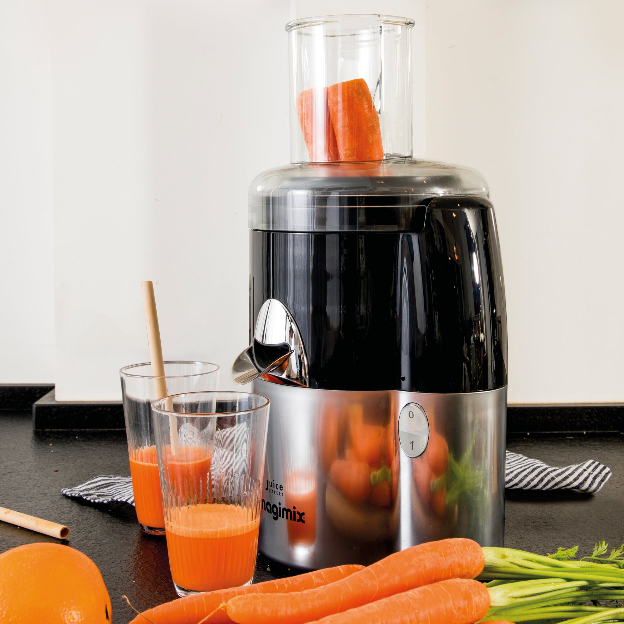 Magimix 18082 Juicer Expert 3 - Black / Stainless Steel