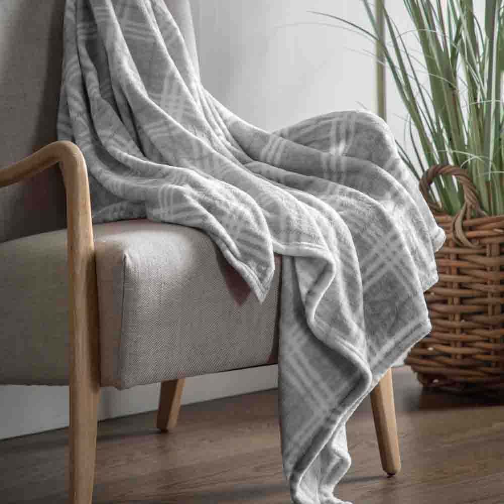 Checkmate Rolled Fleece Silver