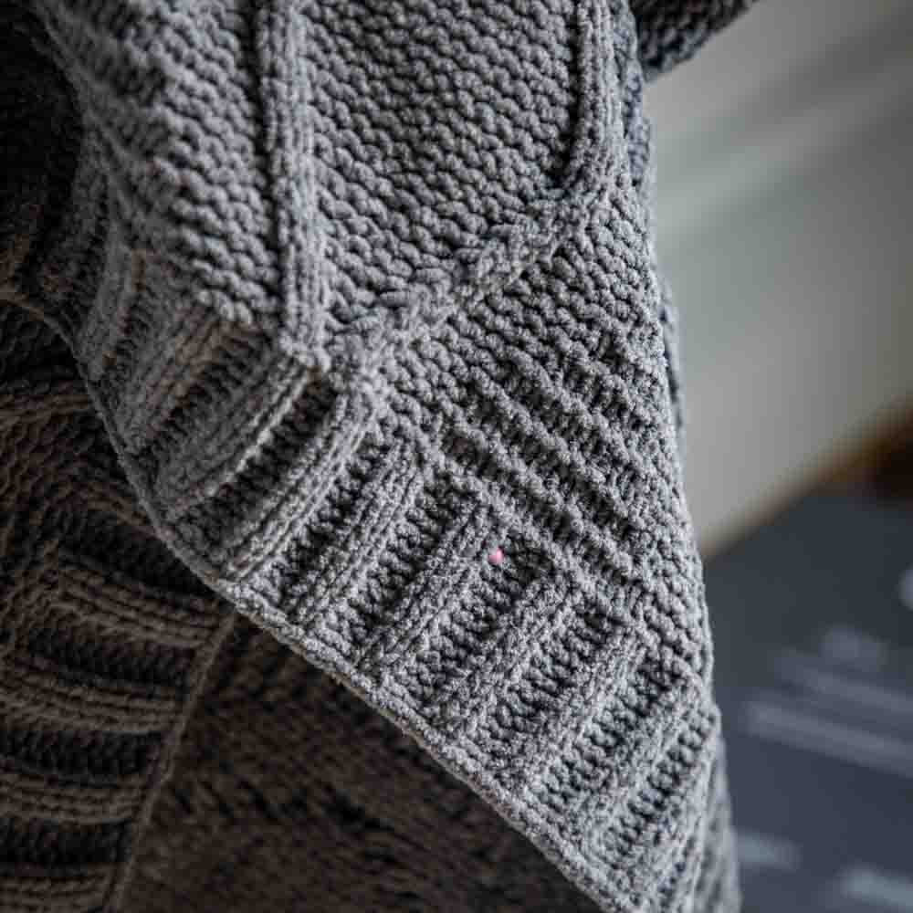Chenille Cable Throw Grey