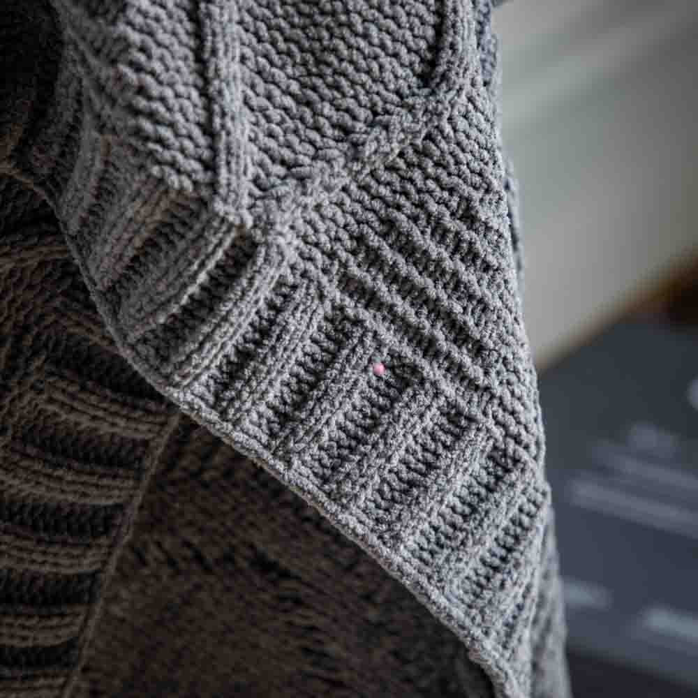 Chenille Cable Throw Grey