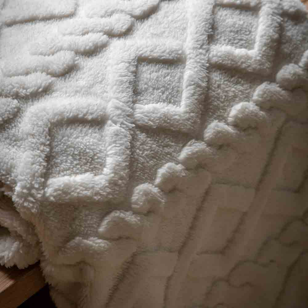 Textures Cable Knit Cream