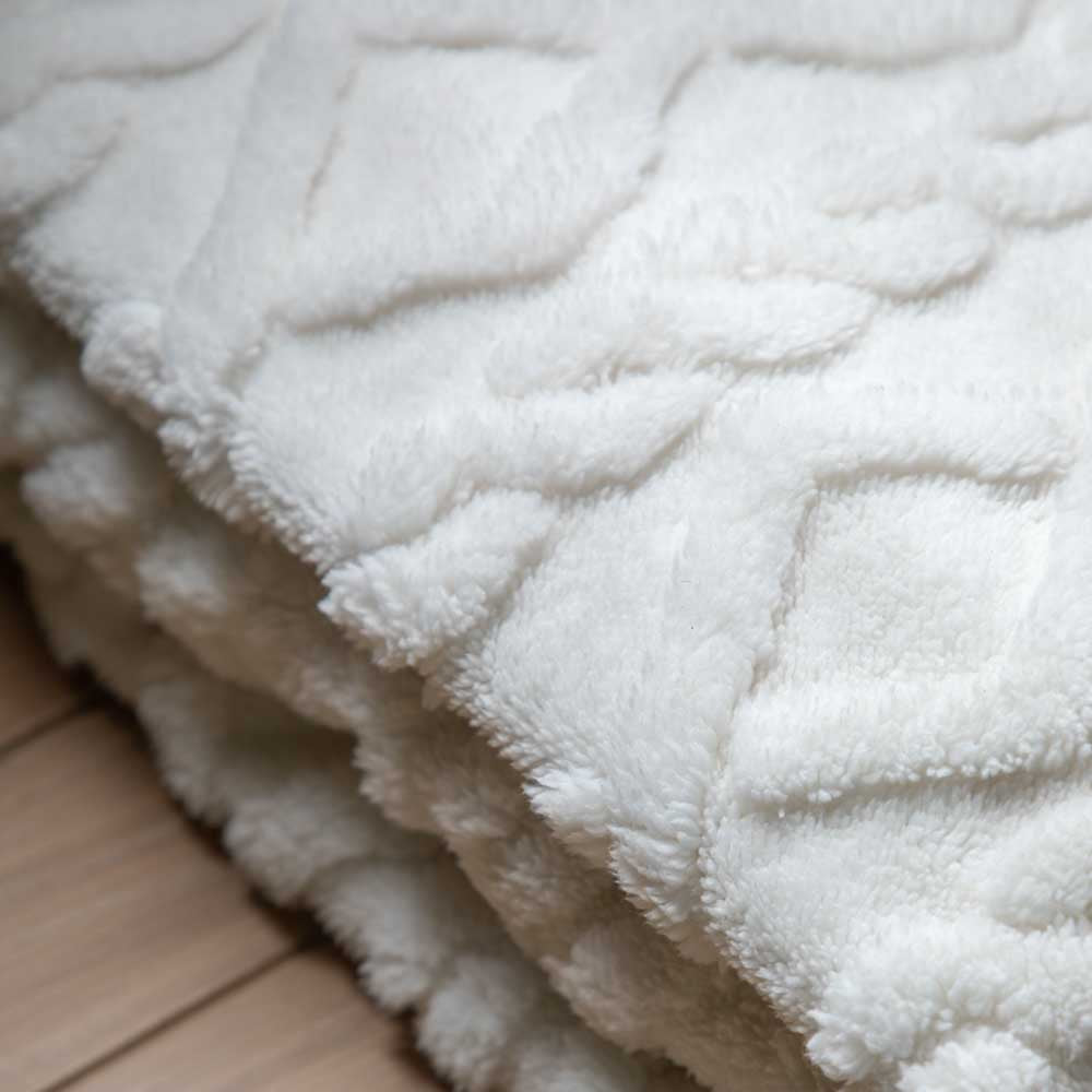 Textures Cable Knit Cream