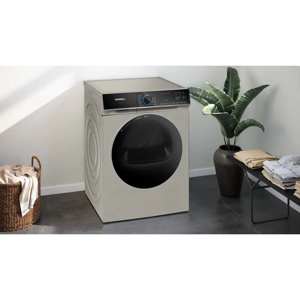Siemens IQ-700 WR47B2CSGB 9Kg Heat Pump Tumble Dryer - Silver