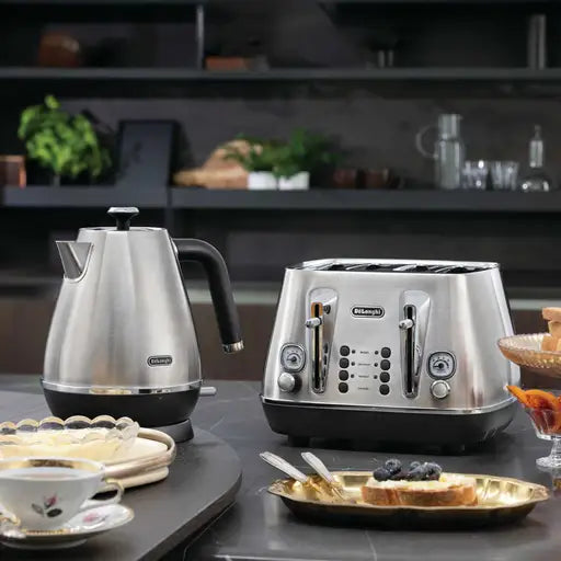 Delonghi KBI3001.M Distinta Moments 1.7L  Kettle-Stainless Steel