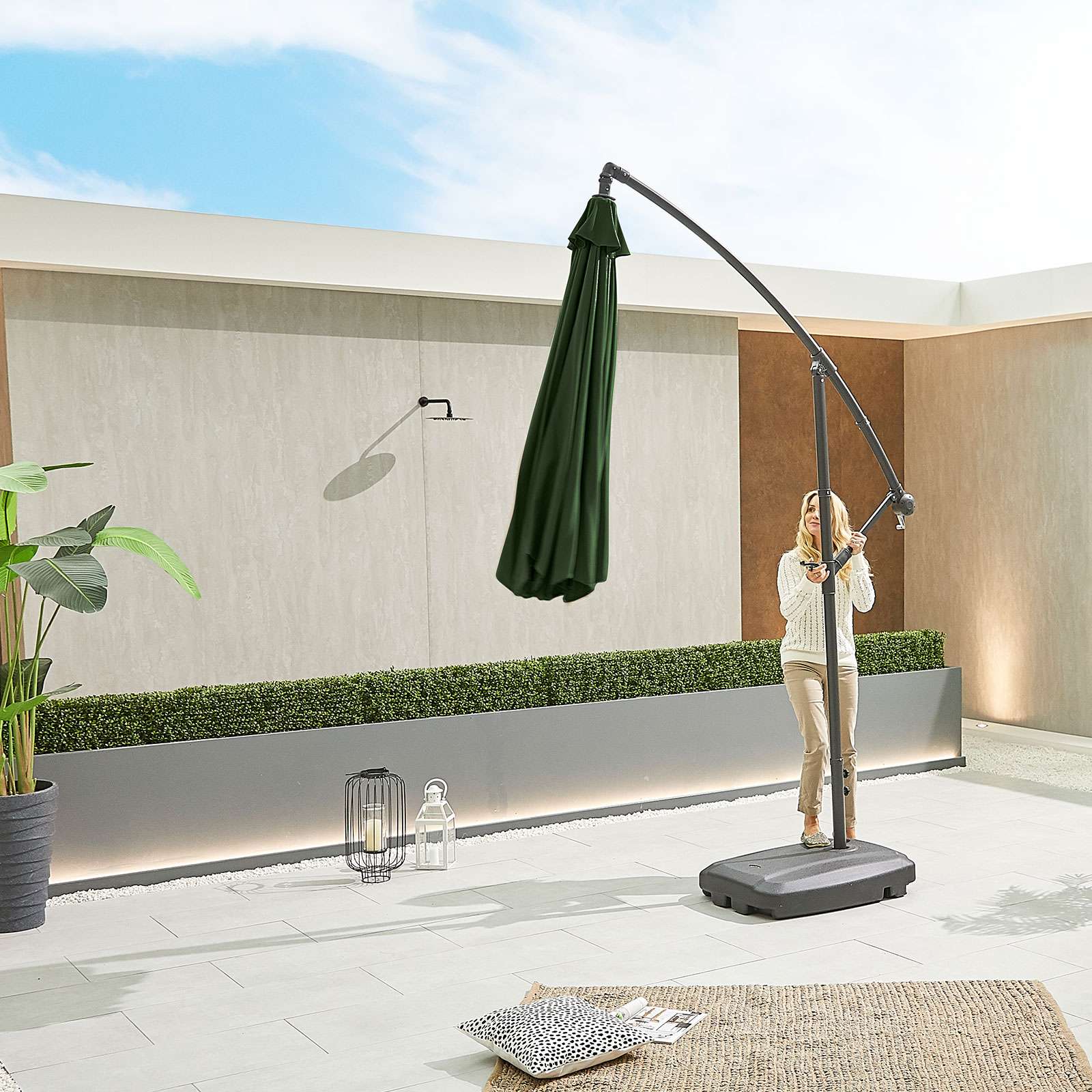 Nova Barbados Cantilever Parasol 3m Round Green Romerils