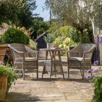 OUTDOOR-BISTRO-795046~1